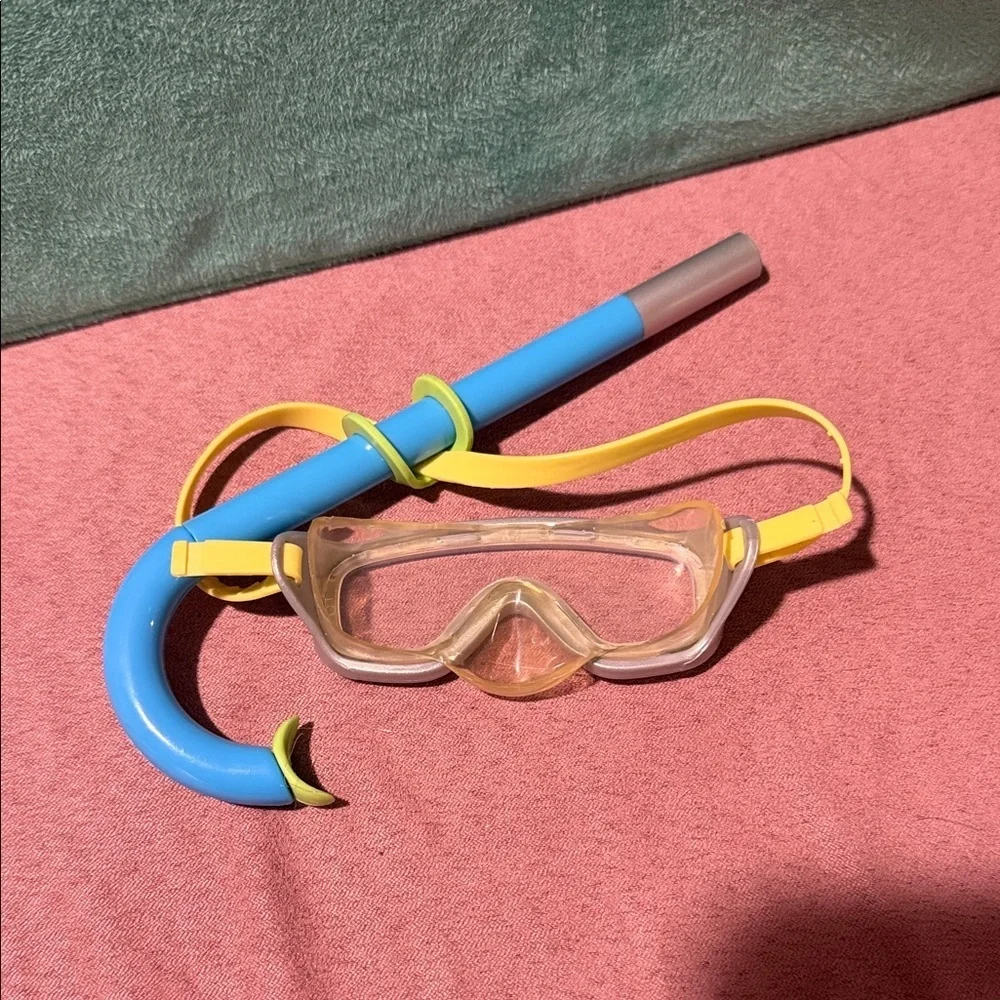 American Girl Sun and Swim Snorkle & Goggle Set with Flippers